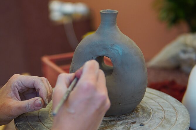 Create and paint your own ceramic piece in a workshop in Athens - Arriving at Taichman 2 in Athens