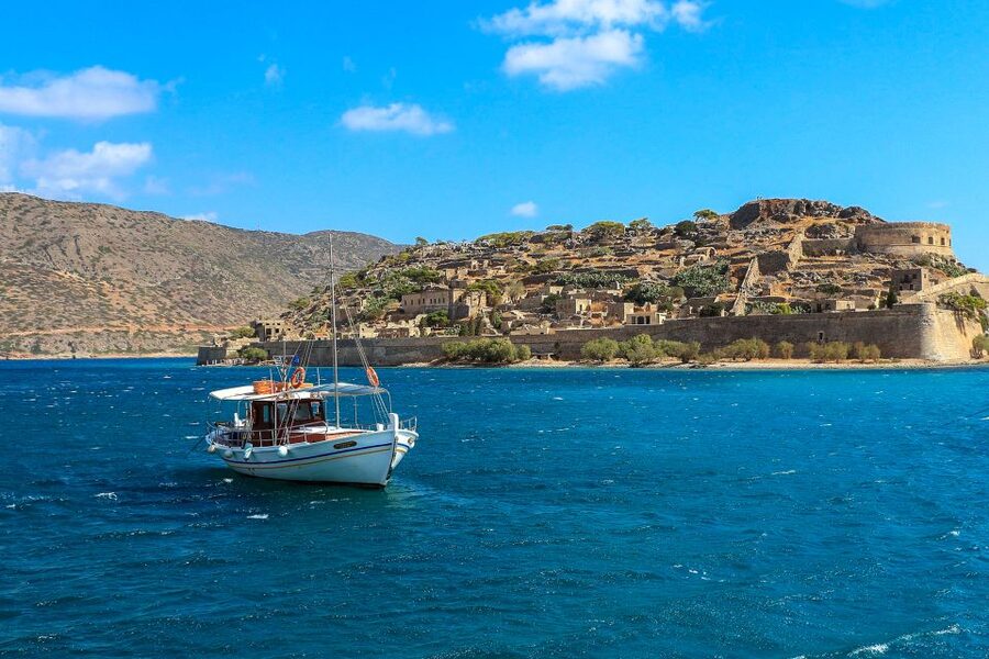 Crete: Day Trip to Agios Nikolaos and Spinalonga Island - Agios Nikolaos and its lake