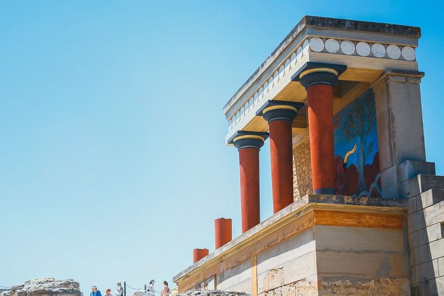 Crete: Knossos Palace and Museum E-Tickets with Audio Guides - One day, two windows into Minoan Crete