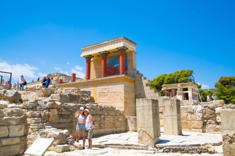 Crete: Knossos Palace and Museum E-Tickets with Audio Guides - Using the audio app without losing your patience