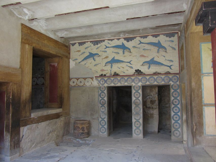 Crete: Knossos Palace & Heraklion Guided Tour - How the language schedule affects your day
