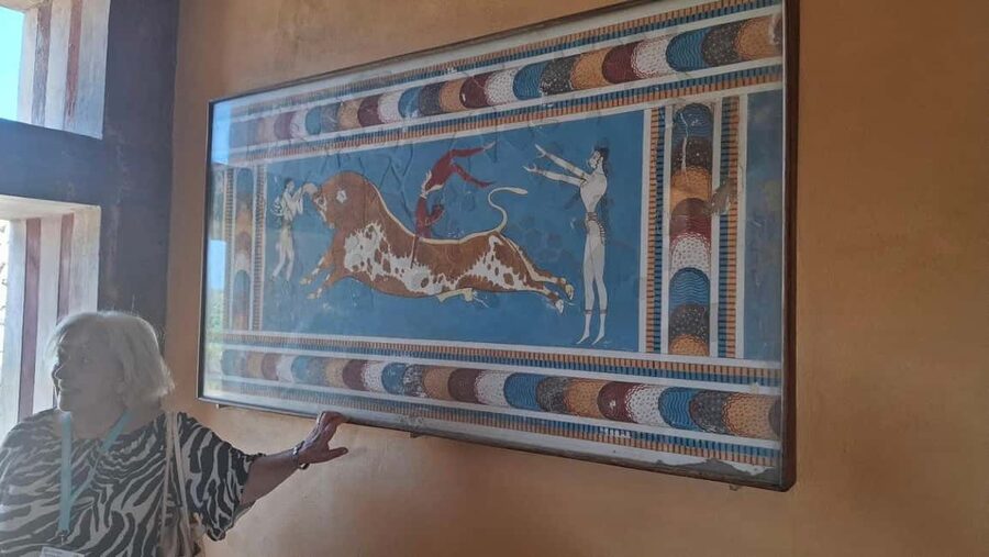 Crete: Knossos Palace, Winery & Olive Oil Tour with Lunch - Guide quality and the feel of the van