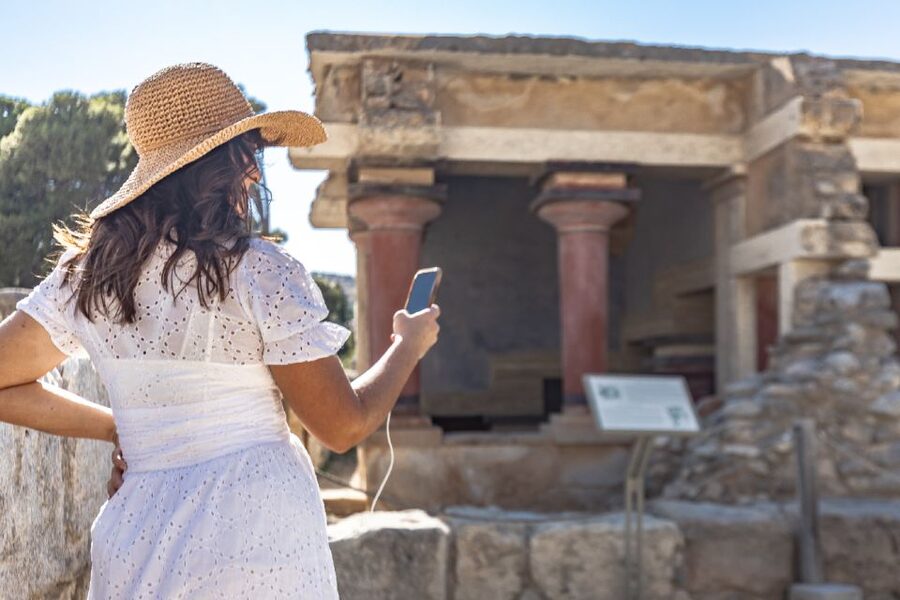 Crete: Palace of Knossos E-Ticket and Audio Guide - Heat, crowds, and what to carry