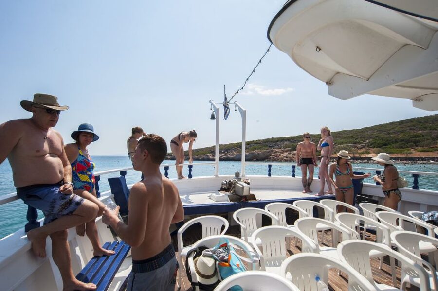 Crete: Spinalonga, Elounda, & Agios Nikolaos Boat Tour & BBQ - Getting from Heraklion to Elounda