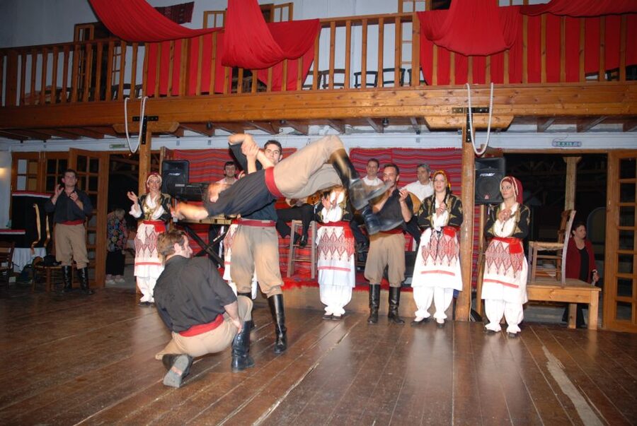 Crete: Traditional Dance Show and Buffet Dinner with Wine - Who will enjoy this evening most