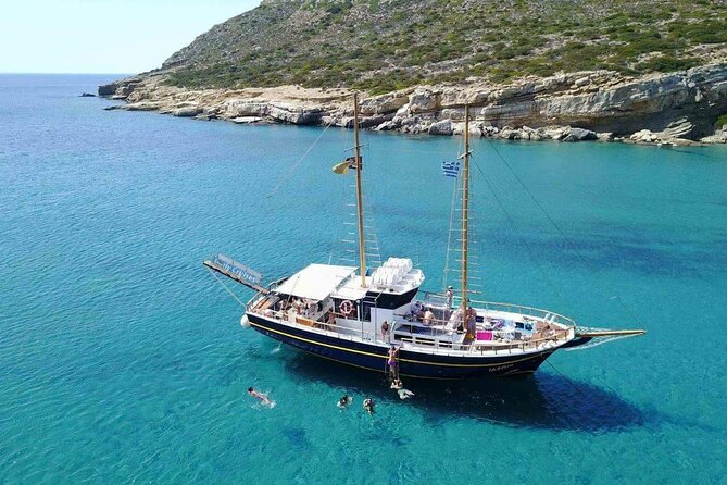 Daily Cruise - Koufonissia & Rina Cave - The crew and the atmosphere on board