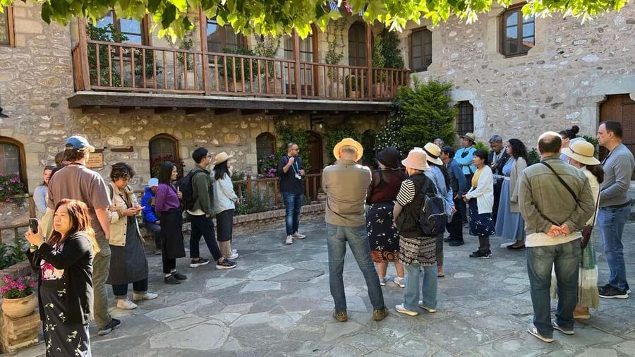 Delphi and Meteora: 2-Day Bus Tour from Athens - The road through Thermopylae