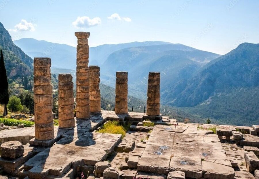 Delphi: Audiovisual self-guided tour with 3D models - How the 3D models and 360-degree views help