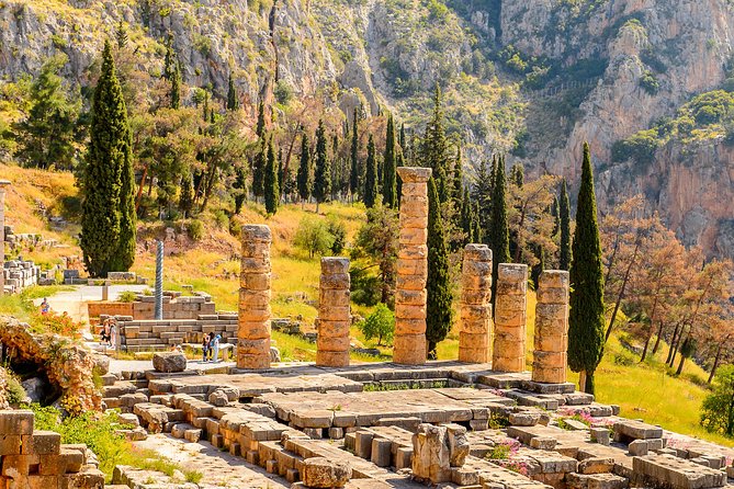 Delphi Day tour for groups from Athens - The Delphi Archaeological Museum in 40 Minutes