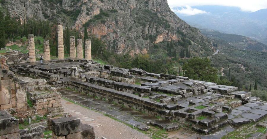Delphi: Spanish guided one day tour - Why Delphi makes a strong day trip from Athens