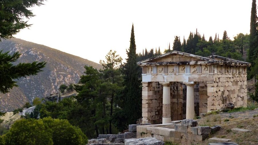 Delphi: Spanish guided one day tour - The road from Athens to Mount Parnassos