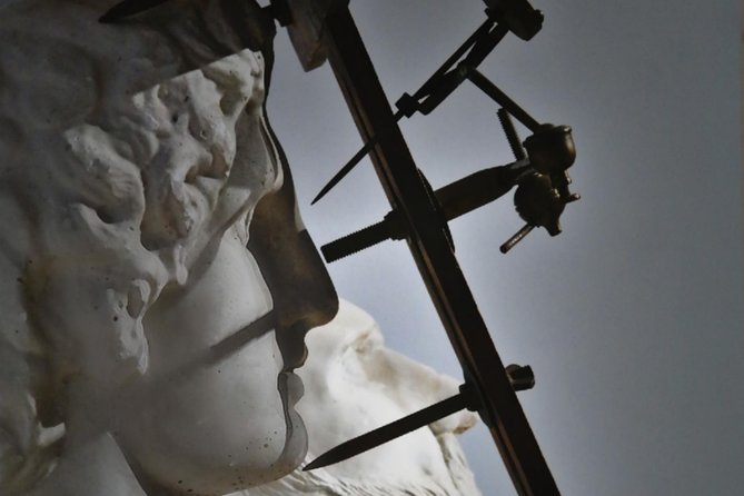 Discover your talent in sculpture, in a country where golden section was born. - Entering the ancient room and mini-museum