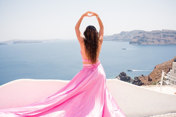 Flying Dress Santorini Photoshoot - How the photographer and assistant shape the session