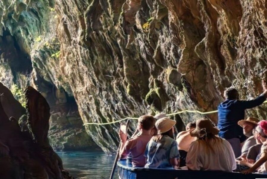 From Argostoli: Melissani Lake & Drogarati Caves Tour - What the guide adds to a short itinerary