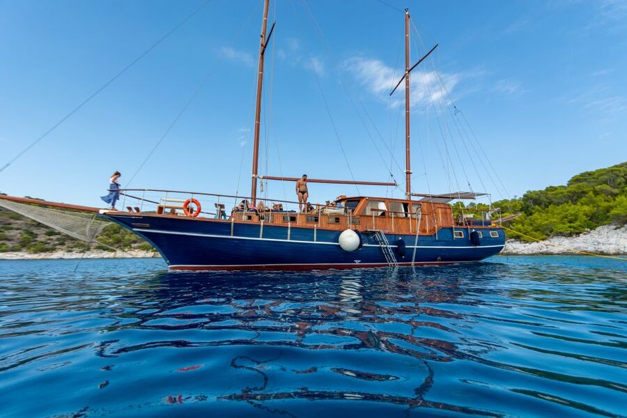 From Athens: Aegina, Agistri and Metopi Day Cruise w/ Lunch - Aegina: pistachios, lanes, and limited free time