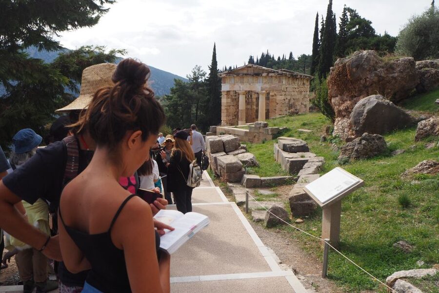 From Athens: Day Tour to Delphi - The three-hour road through Boeotia
