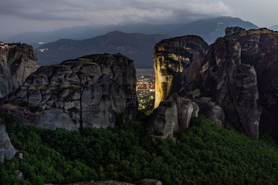 From Athens: Delphi and Meteora 2-Day Tour with Hotel - Key points to know before booking