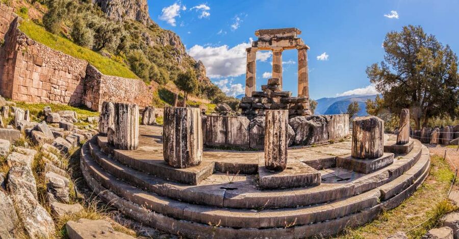 From Athens: Delphi Full Day V.R. Audio Guided Tour - Reading Delphi through the VR guide