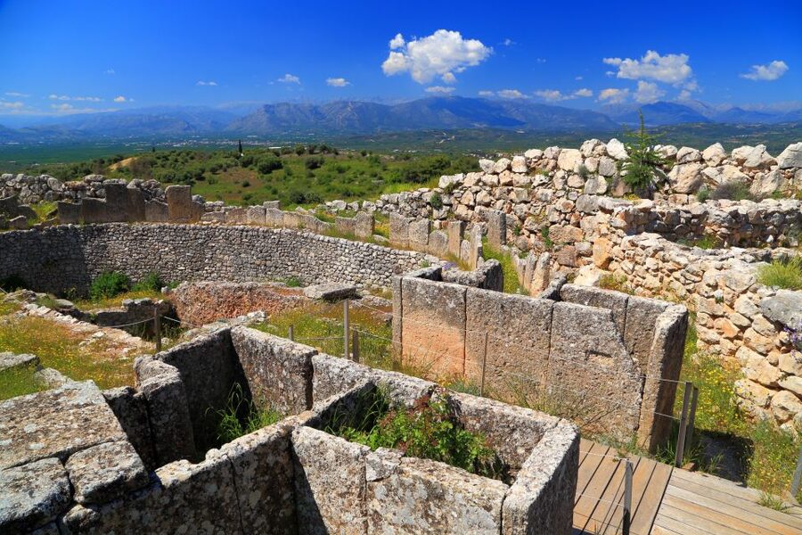 From Athens: Explore Ancient Greece 4-Day Tour - Day three: Delphi and the overnight stop at Kalambaka