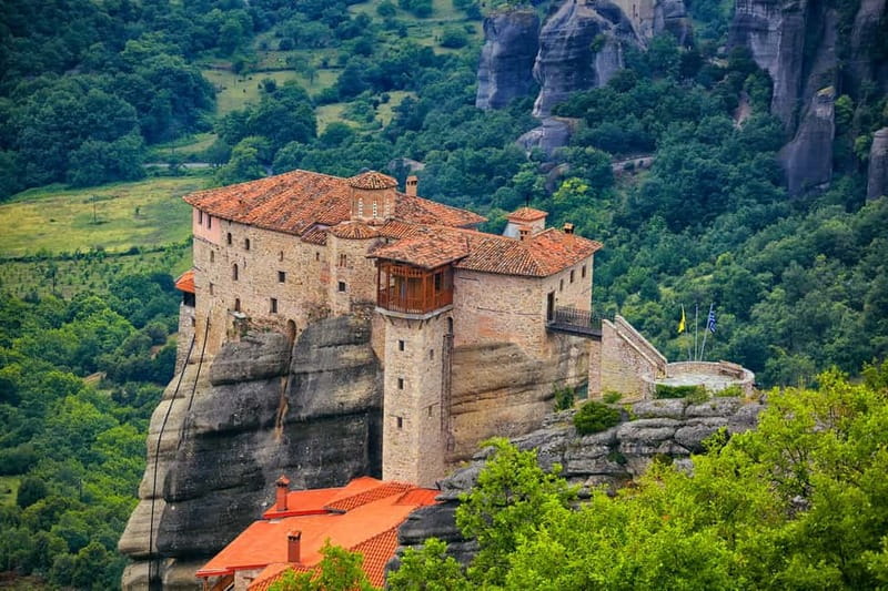 From Athens: Meteora Monasteries and Hermit Caves Tour - The long road north from Athens