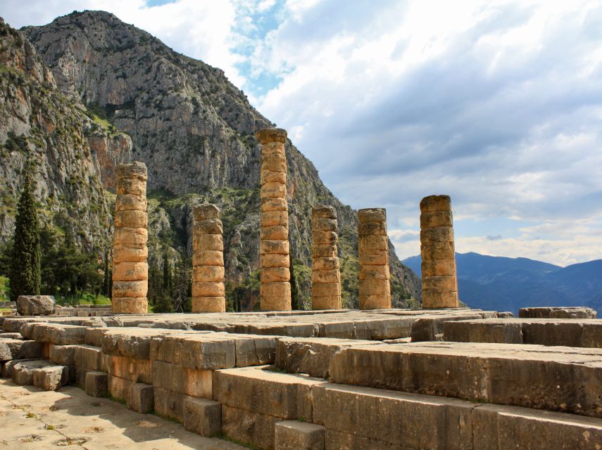 From Athens: Private Delphi and Thermopylae Guided Day Trip - Lunch above Itea and Amfissa