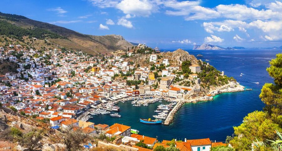 From Athens: Saronic Islands Full-Day Cruise with VIP Seats - Food, drinks, and the value of the upgrade