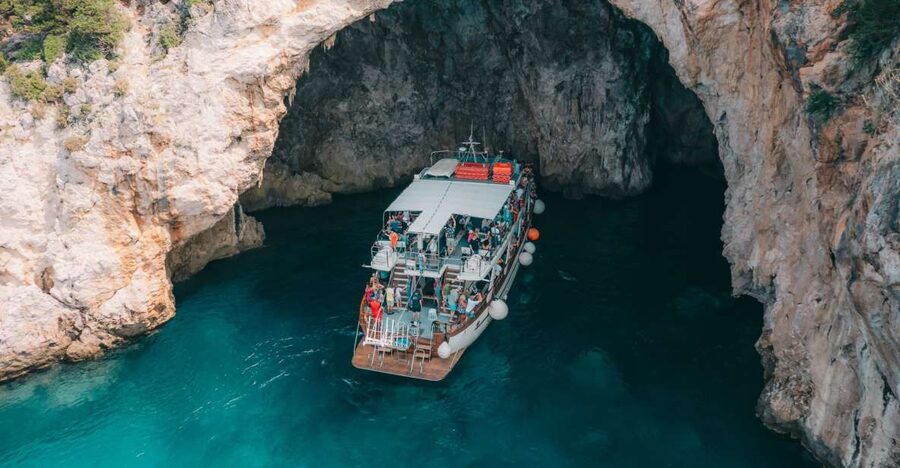 From Benitses/Lefkimmi: Blue Lagoon & Papanikolis Cruise - A full day from Corfu to the Epirus coast