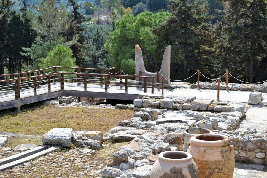 From Chania: Full-Day Heraklion Highlights Guided Tour - Knossos Palace and the Minotaur story