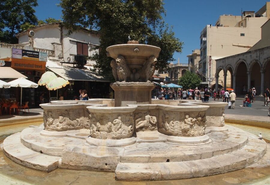 From Chania: Knossos Palace and Heraklion Full-Day Tour - Rethymno old town in one hour