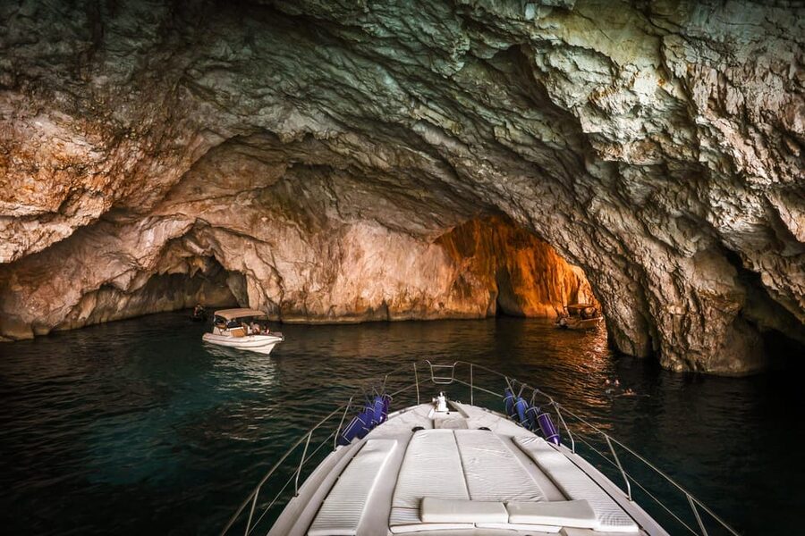 From Corfu: Luxury Yacht Cruise to Paxos and Antipaxos - The people this cruise suits best
