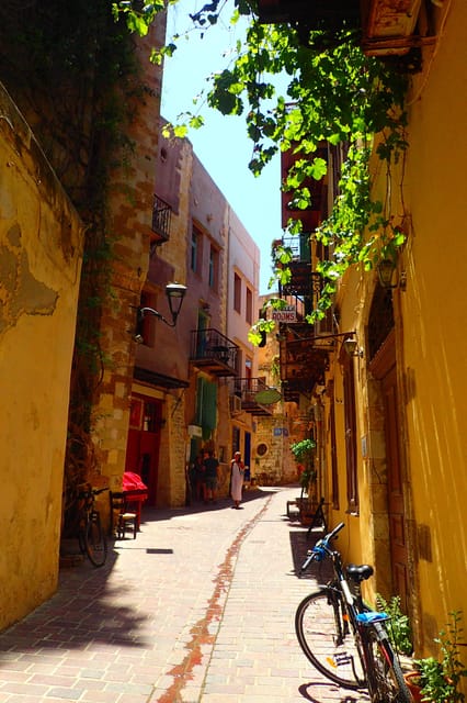 From Heraklion: Cruise to Balos Lagoon and Chania Old Town - Guides, languages, and the pace of the day