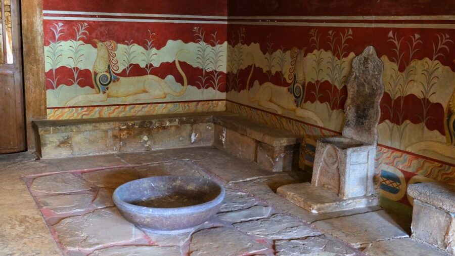 From Heraklion: Historical Center City Tour & Knossos Palace - Heraklion after the ruins
