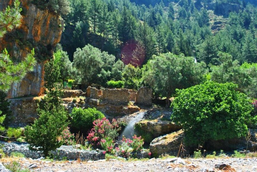 From Heraklion: Samaria Gorge & Agia Roumeli Hiking Day Trip - Why sturdy shoes matter on this hike