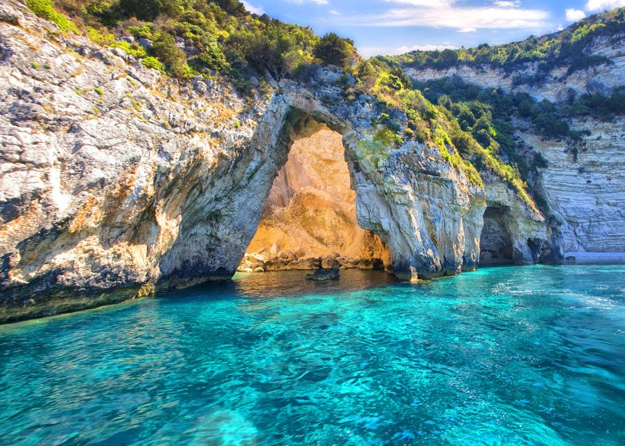 From Lefkimmi: Paxos, Antipaxos & Blue Caves Boat Tour - What the boat setup means for your day