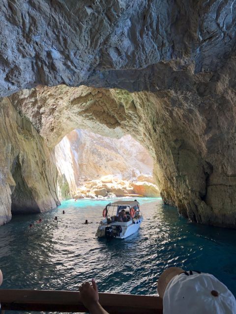 From Lefkimmi: Paxos, Antipaxos & Blue Caves Boat Tour - Antipaxos and the bright water at Voutoumi Beach