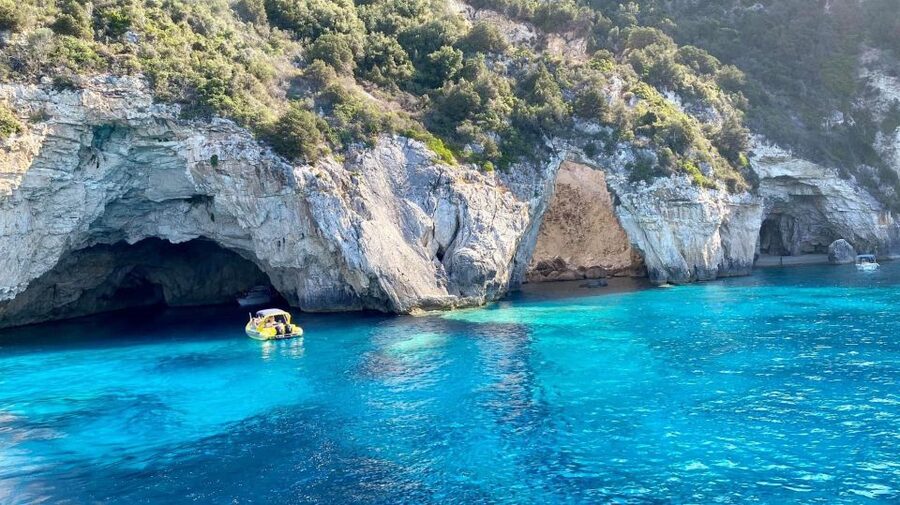 From Lefkimmi: Paxos, Antipaxos & Blue Caves Speedboat Tour - Who will enjoy this trip most?