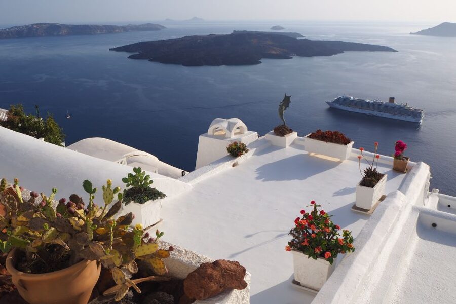 From Naxos: Full-Day Boat Trip to Santorini - The bus transfer, and why language matters