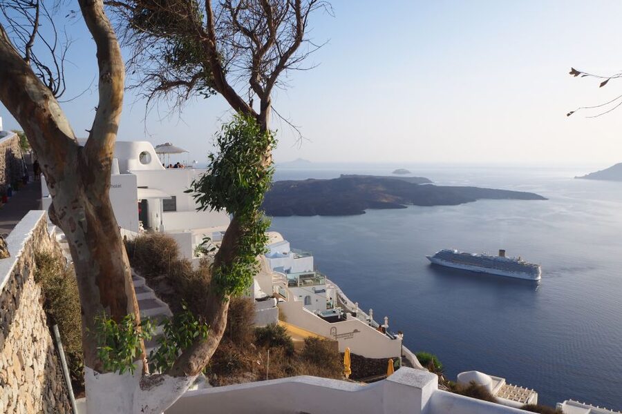 From Naxos: Full-Day Boat Trip to Santorini - Five and a half hours to make Fira your own