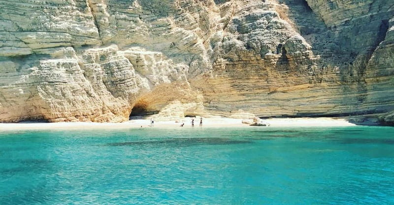 From Naxos: Koufonisia Boat Cruise and Rina's Cave w/ Lunch - Kato Koufonisi brings lunch and a slower pause