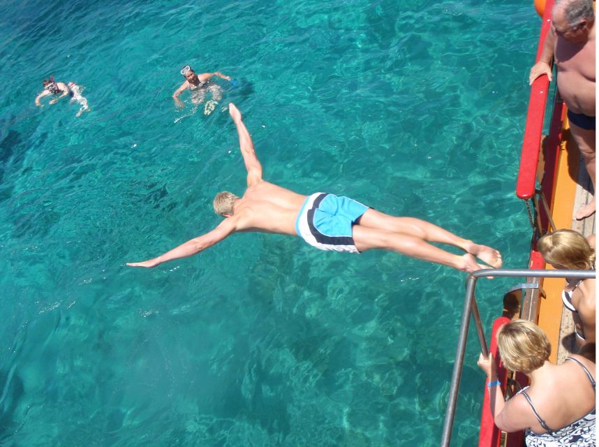 From Naxos: Koufonisia Boat Cruise and Rina's Cave w/ Lunch - Ano Koufonisi gives you two hours to choose