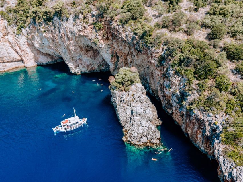 From Nidri: Marine Wildlife Cruise with Lunch and Swim Stops - A small boat makes the whole day feel different