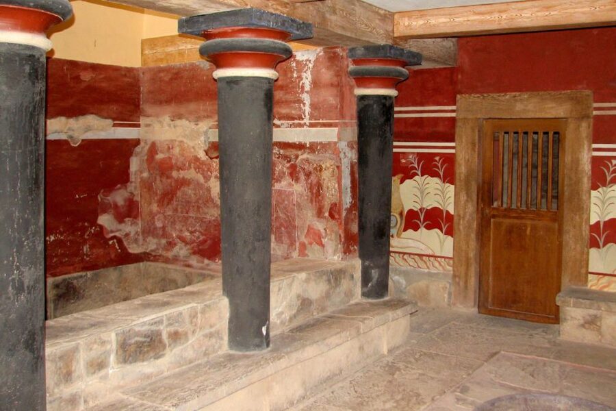 From Rethymno: Knossos Palace and Heraklion Guided Tour - Knossos Palace and the Minoan world