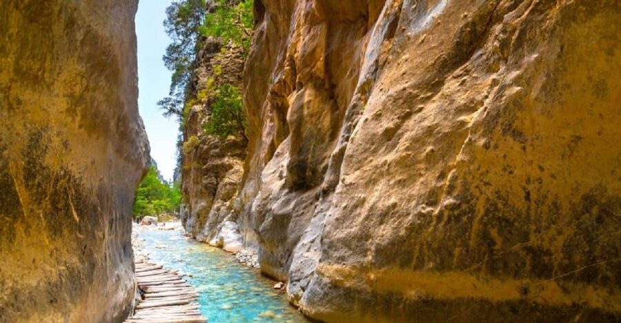 From Rethymno: Samariá Gorge Full-Day Hike - An early start from Rethymno