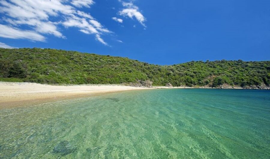From Thessaloniki: Halkidiki Blue Lagoon Cruise - Sithonia beaches give the day its quiet moments