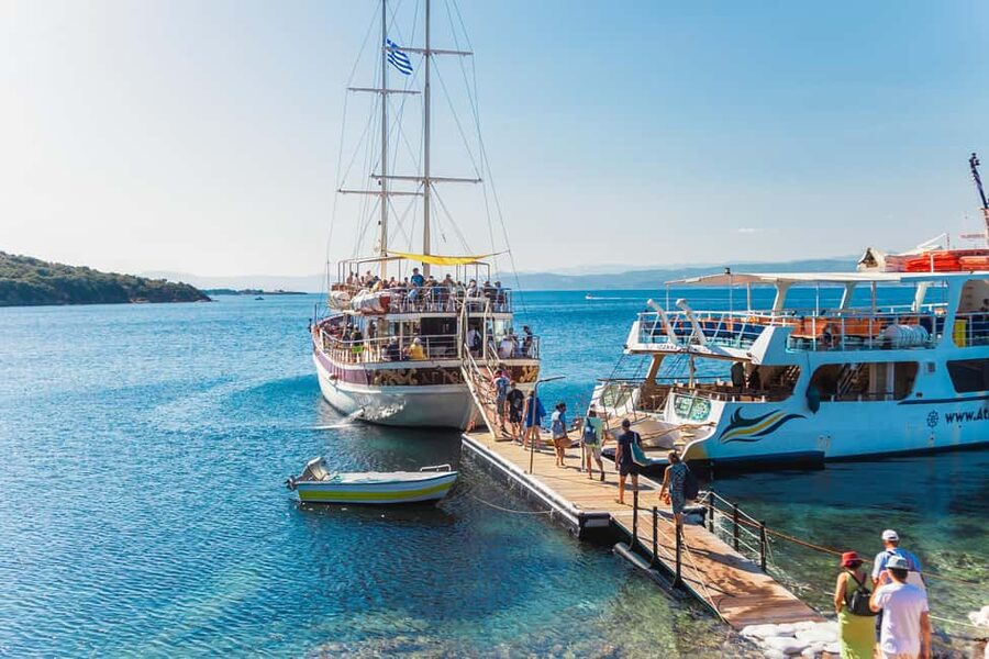 From Thessaloniki: Halkidiki Blue Lagoon Cruise with Lunch - A good fit for a full summer day
