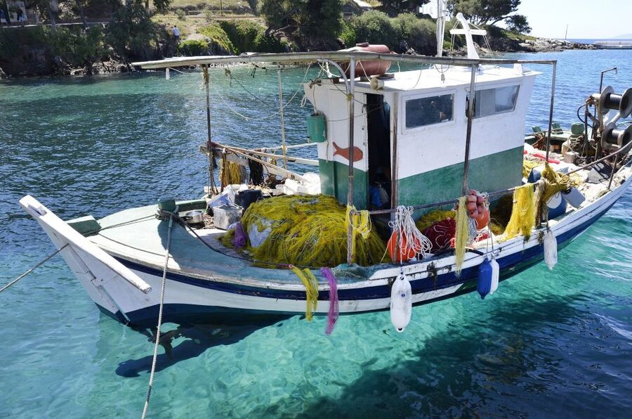 From Thessaloniki: Halkidiki Blue Lagoon Cruise - Cruising the Diaporos islands