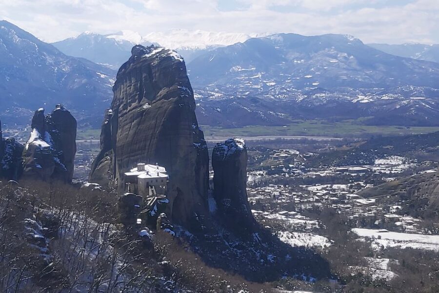 From Thessaloniki: Private Day Trip to Meteora with Transfer - Kalabaka provides a late lunch and a reset