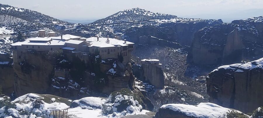 From Thessaloniki: Private Day Trip to Meteora with Transfer - A private vehicle makes the route more personal