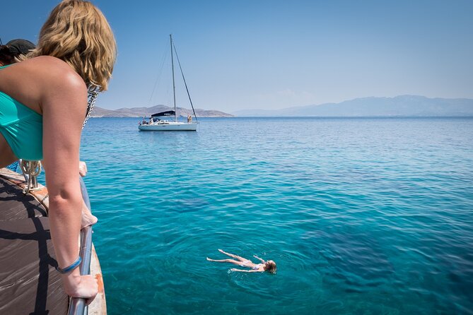Full Day Boat Cruise to 3 Islands with optional pickup - The crew shapes the mood of the cruise