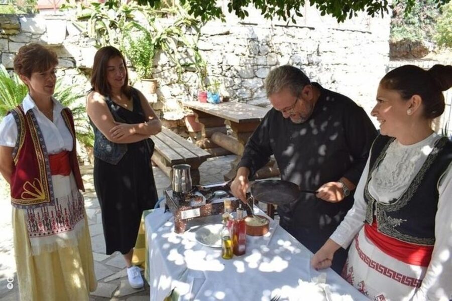 Heraklion: Cretan Cooking Lesson with Lunch in Arolithos - Price, transport, and the practical tradeoffs
